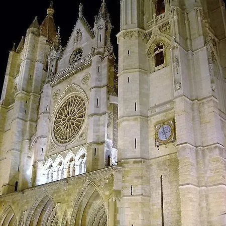Calle Luis De Sosa * León